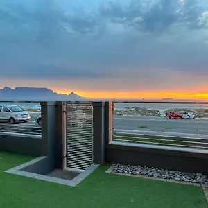 Seacrest Luxury Beachfront Apartment - Blouberg Beach Bloubergstrand