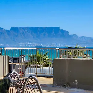 Infinity Lg8 Beachfront Bloubergstrand