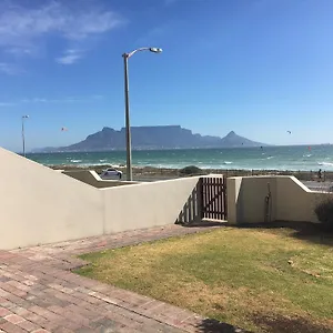 Beachfront At Malata Bloubergstrand